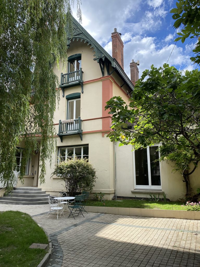 Photographie de l'extérieur de la Maison partagée "le Saule Rieur"